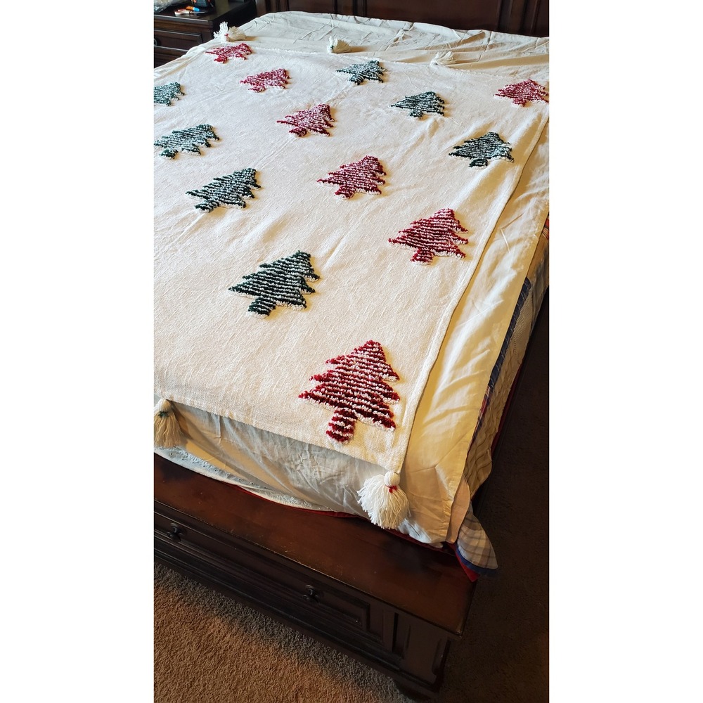 Rachel Zoe Christmas Tree Tufted Throw Blanket White Red Green Tassels 50x60